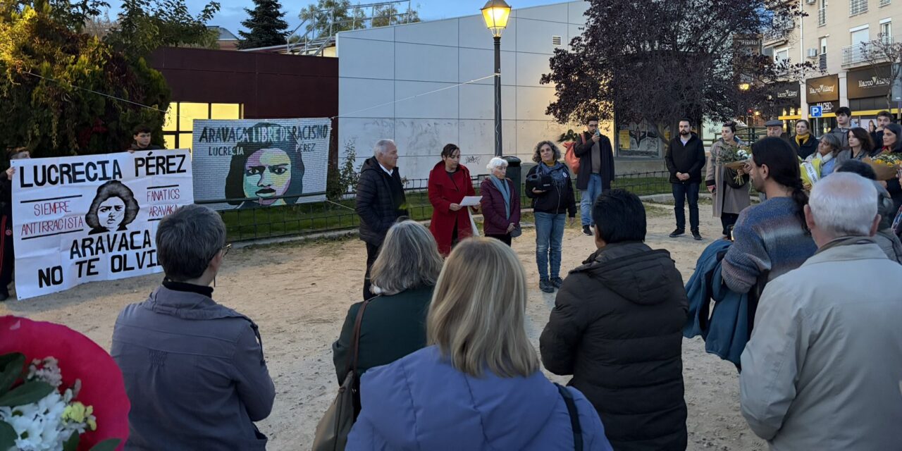 Ofrenda floral en memoria de Lucrecia Pérez en el 33º aniversario del crimen racista