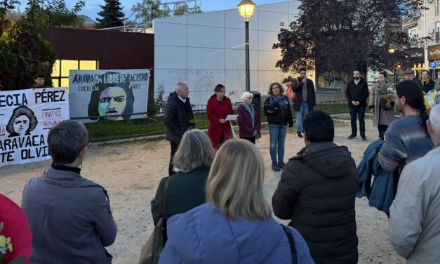 Ofrenda floral en memoria de Lucrecia Pérez en el 33º aniversario del crimen racista