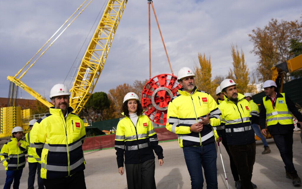 Asociaciones de Carabanchel lamentan una nueva visita de Ayuso a las obras de la línea 11 de Metro de espaldas a la ciudadanía