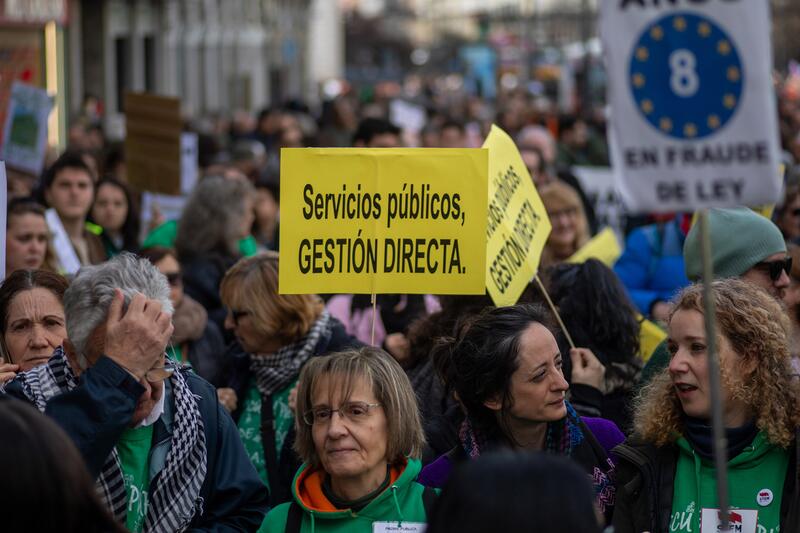 Tsunami por los Servicios Públicos protesta contra el proyecto de presupuestos del Gobierno autonómico, que incrementa la brecha social