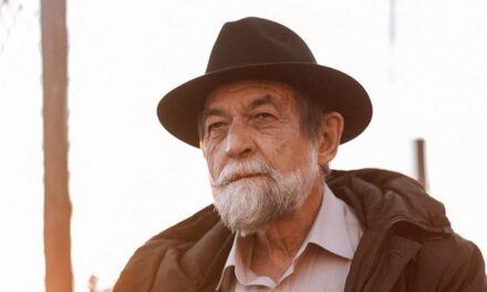 La AV Poetas Dehesa de la Villa recuerda a su vecino y gran cantautor Pablo Guerrero