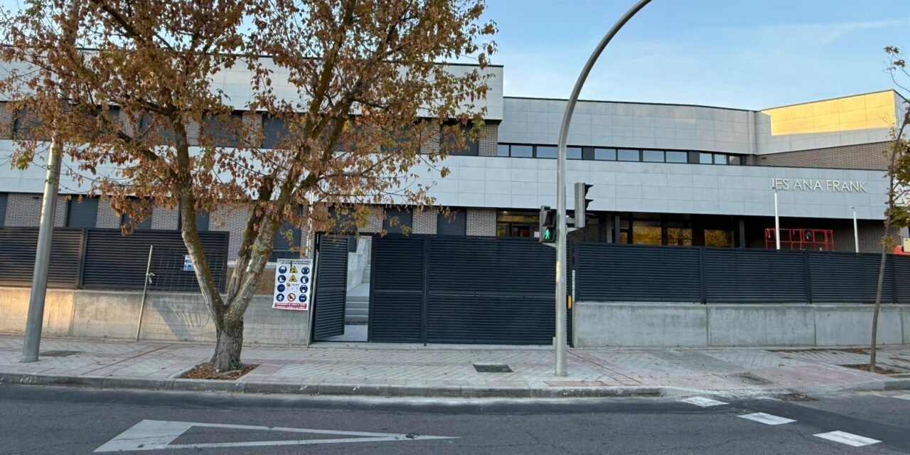 ¿Cómo es posible que el instituto Ana Frank de Aravaca siga cerrado a pesar de estar completamente terminado?