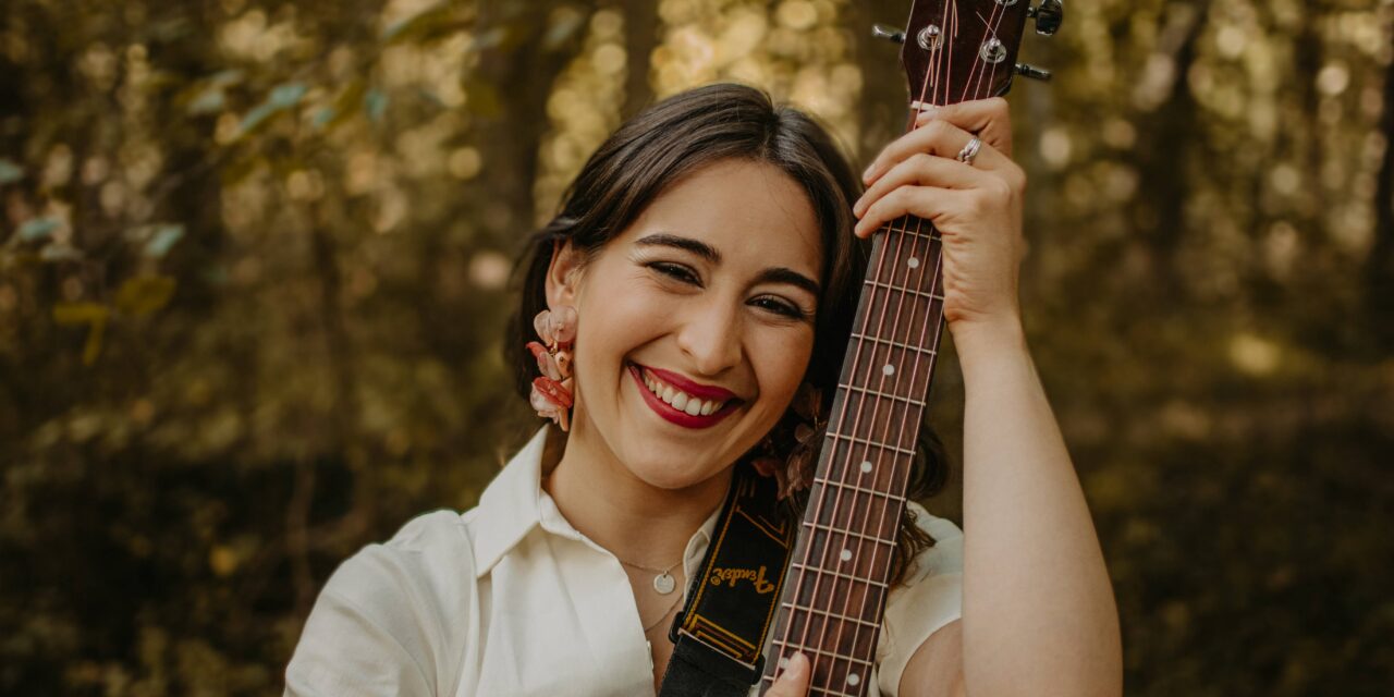 Arranca en Aravaca el ciclo “Mujeres en acústico” con un concierto de la cantautora Silvia Sanjuan