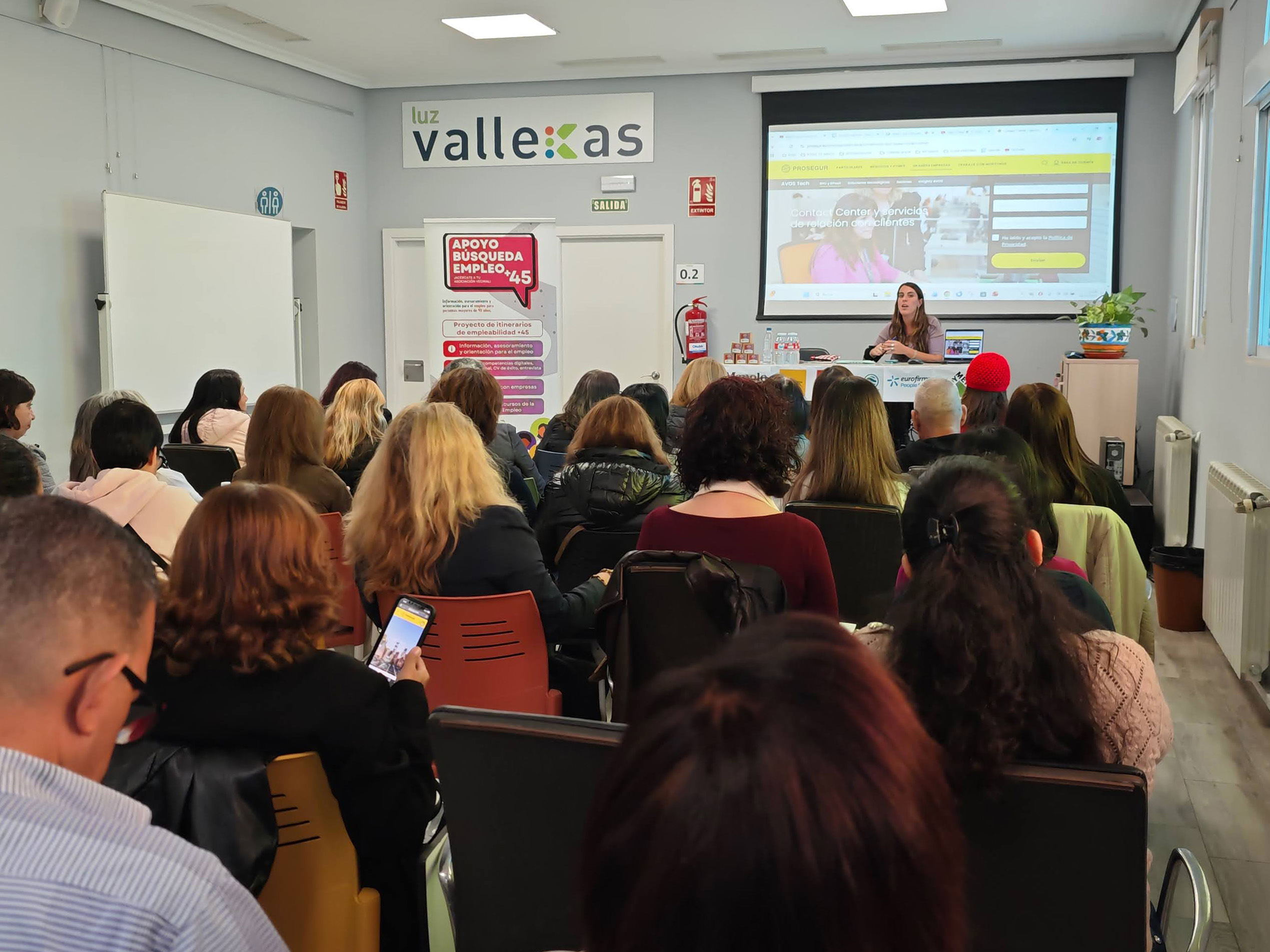 La FRAVM organiza la jornada “Reactiva tu empleo” para personas desempleadas de larga duración mayores de 45 años en Madrid