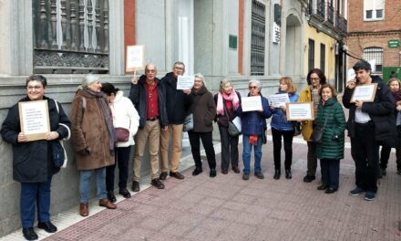 Protesta en la Junta Municipal de Chamberí por la discriminación de las personas mayores de los gimnasios municipales gestionados por Go Fit