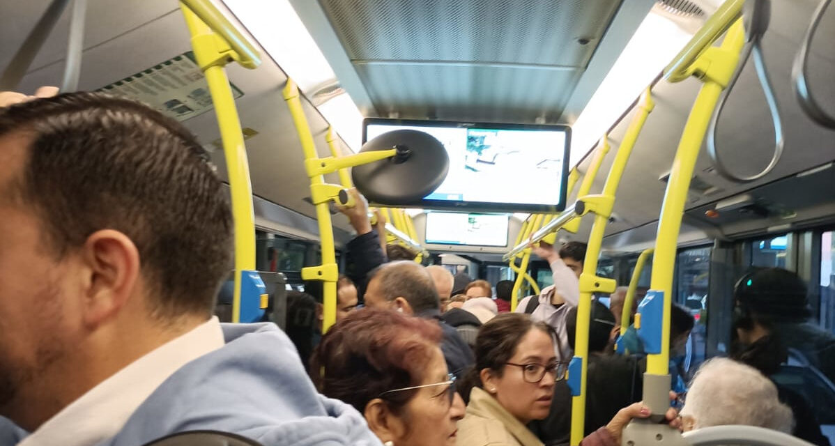 Manifestación en San Blas para exigir mejores frecuencias y más paradas en la línea del hospital Ramón y Cajal