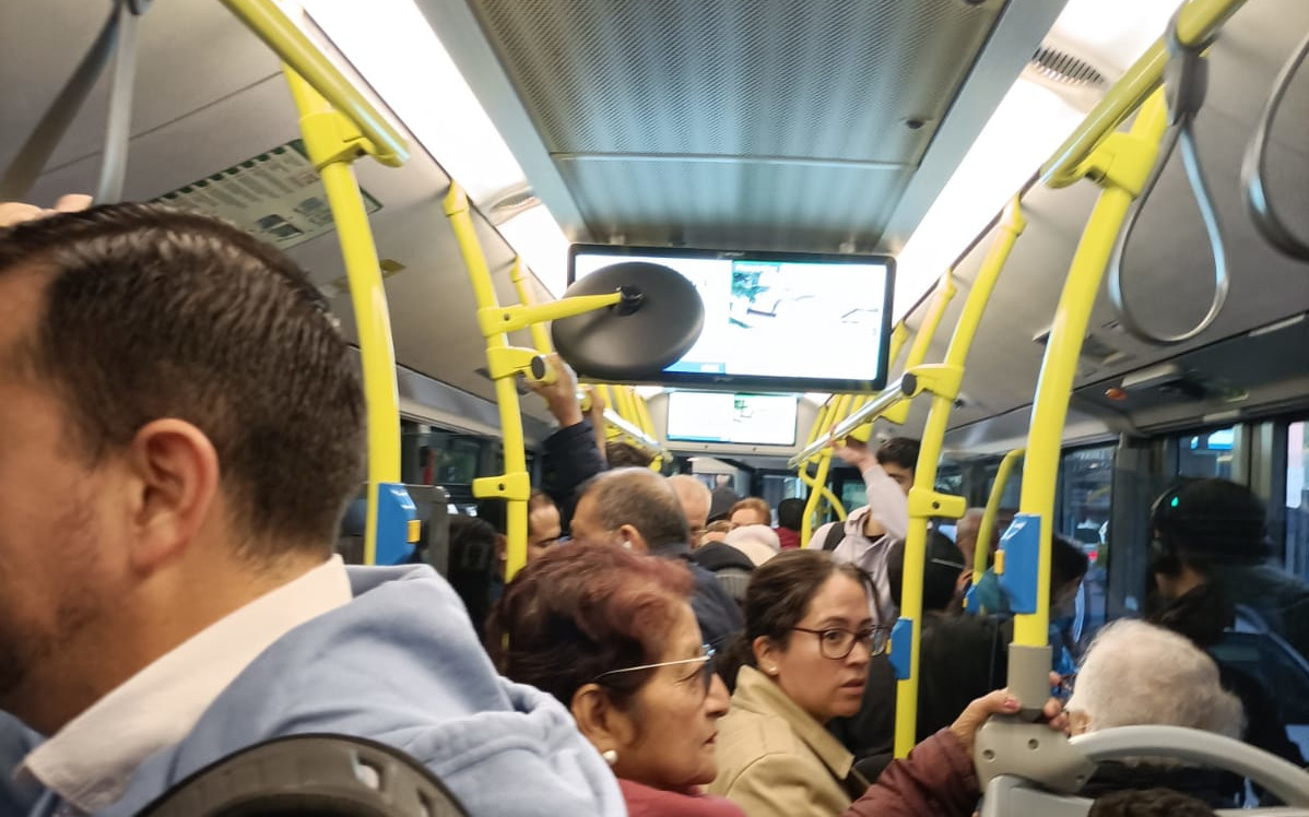 Manifestación en San Blas para exigir mejores frecuencias y más paradas en la línea del hospital Ramón y Cajal