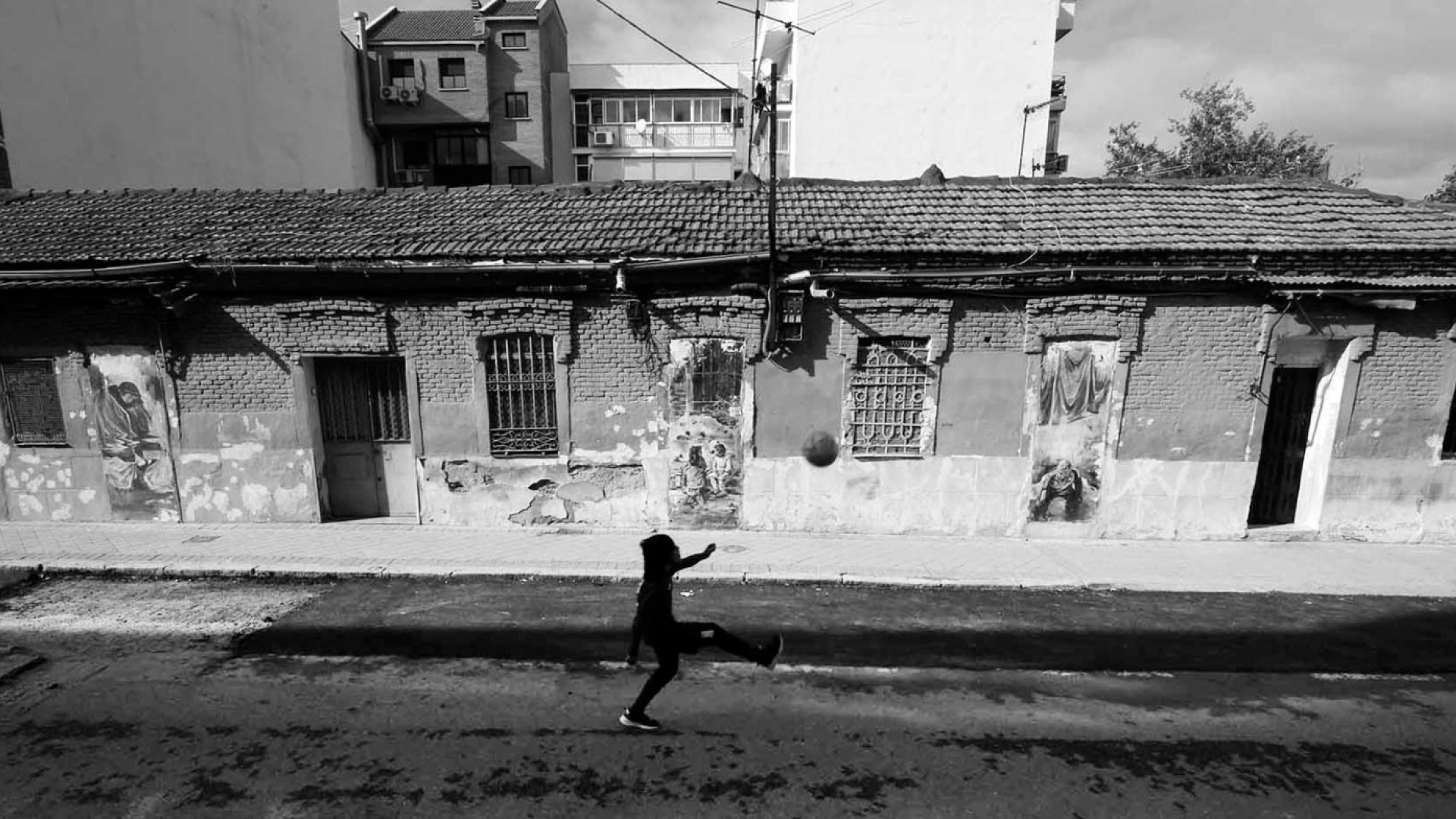 El ICP de Nueva York prohíbe al Ayuntamiento de Madrid usar el nombre de Robert Capa en Peironcely 10 tras apartar a la Plataforma #SalvaPeironcely10 del proyecto