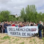 Salvar Hortaleza lleva miles de firmas al Ayuntamiento de Madrid para que no destruya la centenaria Huerta de Mena