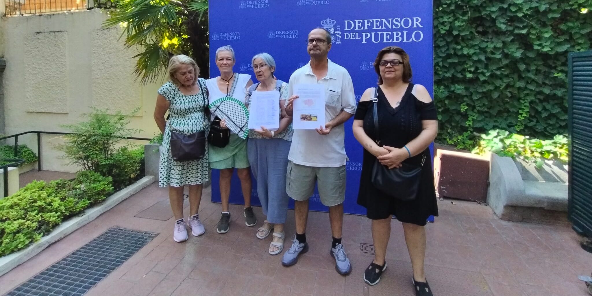 Vecinas y vecinos afectados por la degradación del entorno del Parque Paraíso de San Blas piden amparo al Defensor del Pueblo