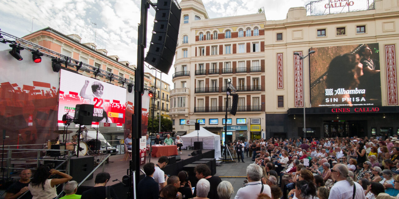 El movimiento vecinal conmemora en la Plaza de Callao el 50º aniversario de la histórica manifestación de Preciados de 1976