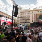El movimiento vecinal conmemora en la Plaza de Callao el 50º aniversario de la histórica manifestación de Preciados de 1976