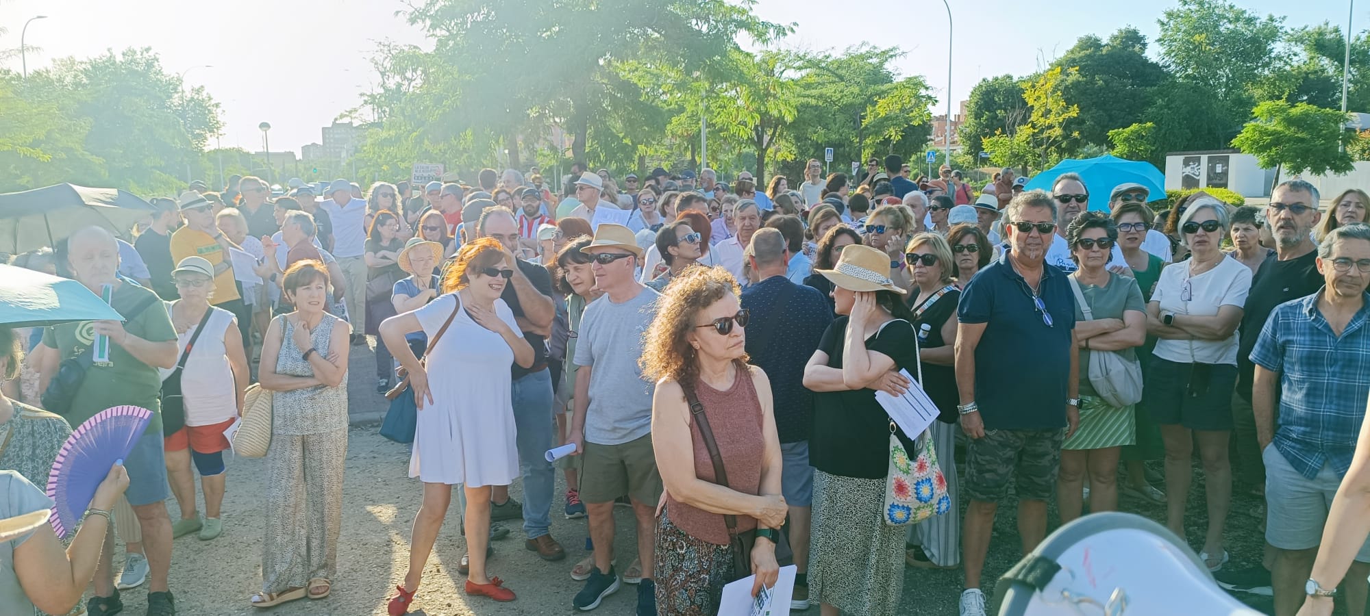 Valdebernardo se moviliza para paralizar la apertura de una gasolinera junto a edificios de viviendas, un colegio y una residencia de mayores