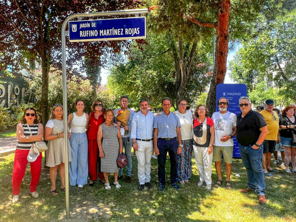 Acto de descubrimiento de la placa del jardín de Rufino Martínez Rojas en el barrio del Aeropuerto (Barajas)