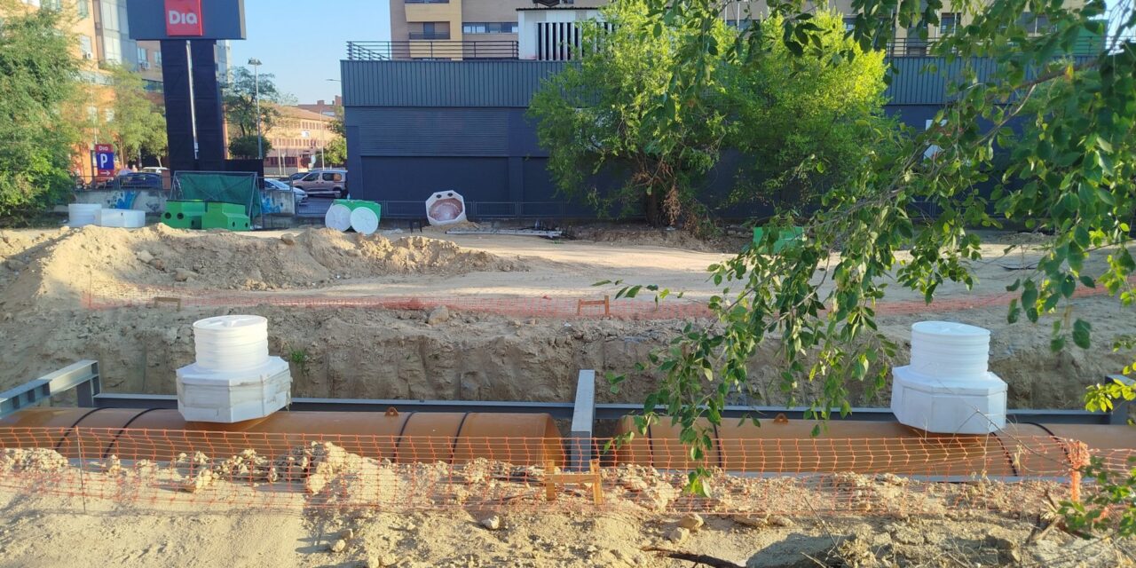 Valdebernardo sale de nuevo a la calle para impedir la apertura de una nueva gasolinera junto a edificios de viviendas