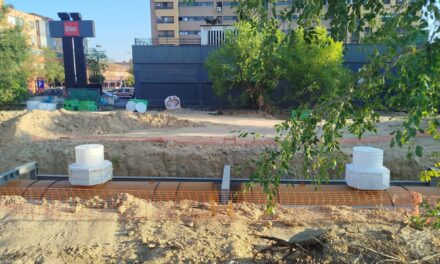 Valdebernardo sale de nuevo a la calle para impedir la apertura de una nueva gasolinera junto a edificios de viviendas