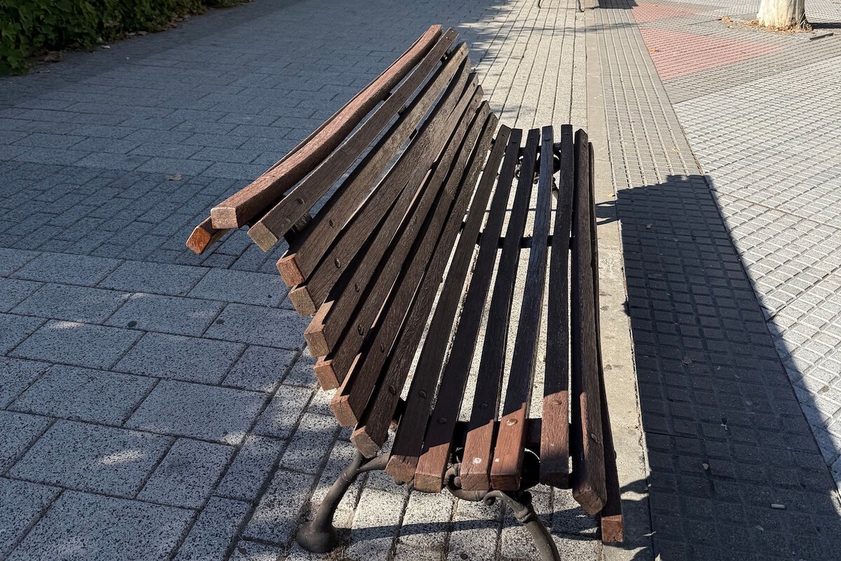 ¿En qué lugar de la capital hace falta un banco para sentarse?